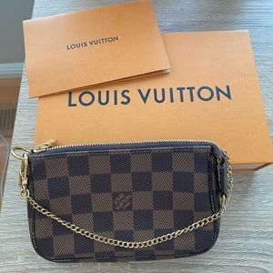 LIKE NEW Louis Vuitton Mini Pochette Accessoires